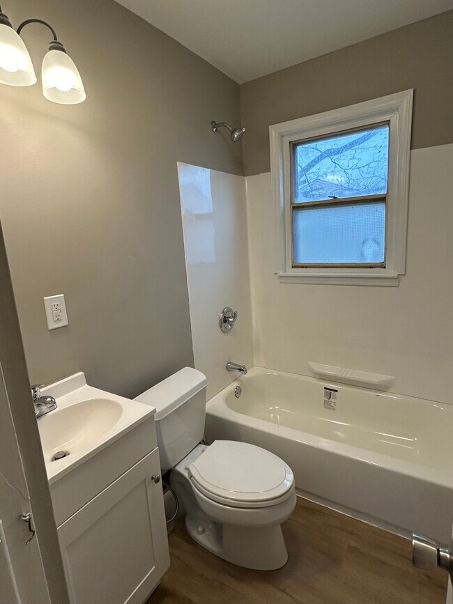 Foto del edificio - 4217 Fulton Ave