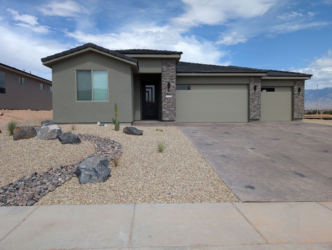 Primary Photo - Application pending - Val Vista House