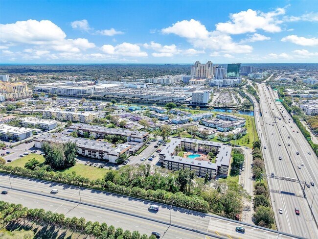 Foto del edificio - 7483 SW 82nd St