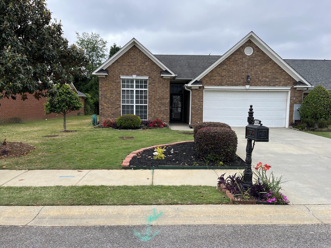 Primary Photo - 1247 Carriage Dr