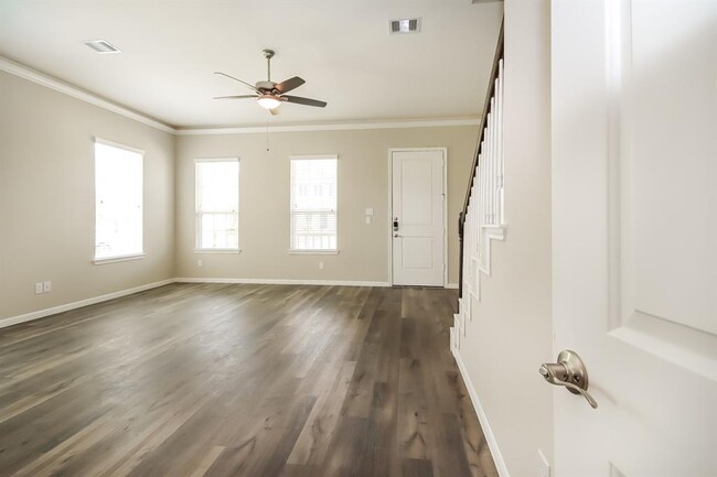 Foto del edificio - 9910 Crescent Cove Dr