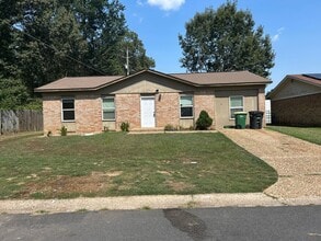 Building Photo - 211 Willowmere Dr