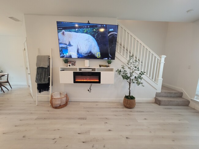 Foto del edificio - 652 Helen Ave