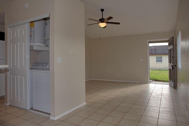 Foto del edificio - 6003 Oleander Dr