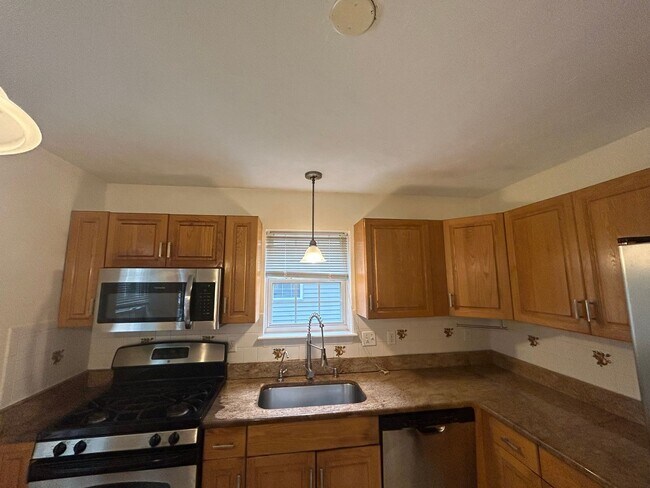 Foto del edificio - Beautiful 4 Bedroom house in Marlborough!