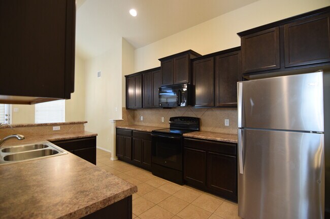 Foto del edificio - 1230 Fawn Lily Dr
