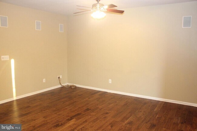 Building Photo - 22623 Upperville Heights Square