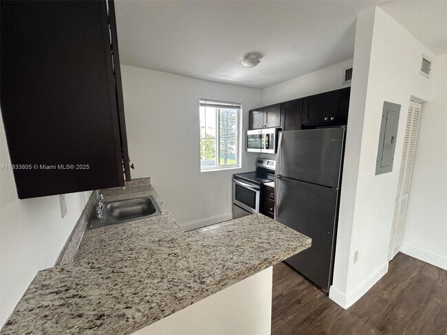 Foto del edificio - 540 NW 7th St