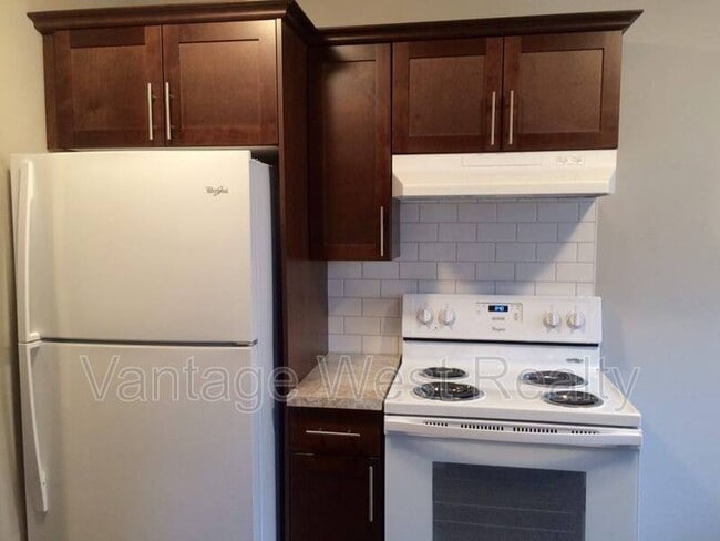 Photo du bâtiment - 235 Husch Rd