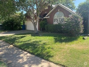 Building Photo - 2612 Normandy Dr