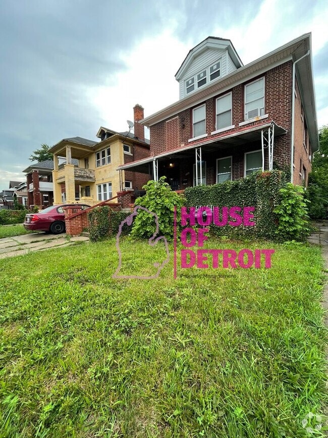 Building Photo - 5061 Hillsboro St