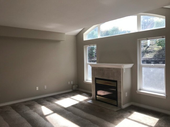 Building Photo - 17686 SW Heatherwood Ln