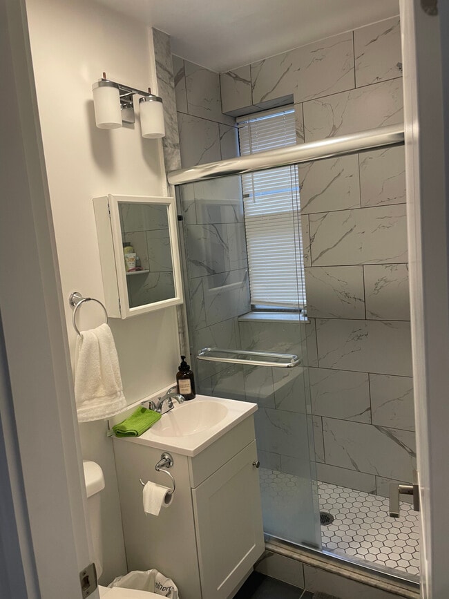 Building Photo - 81 Park Dr