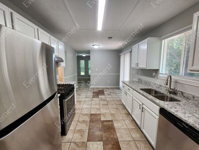 Building Photo - 1539 Silver Lake Dr
