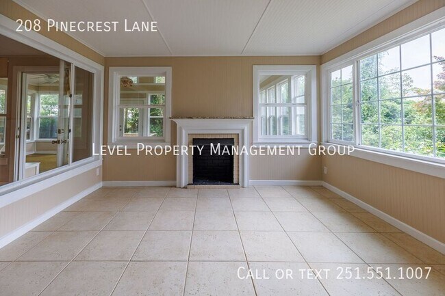 Foto del edificio - 208 Pinecrest Ln