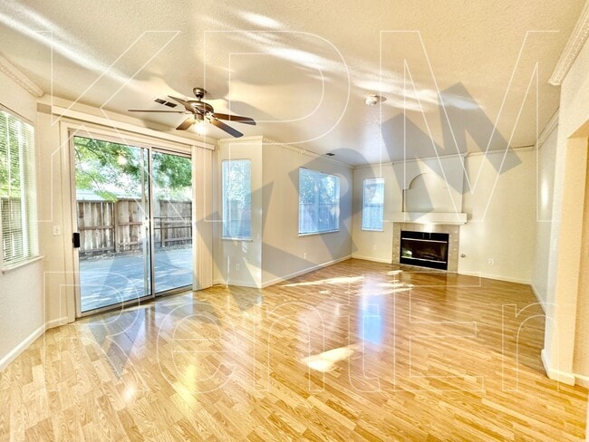 Building Photo - 3059 Carousel Cir