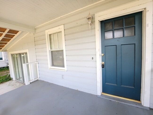 Building Photo - 110 Ruberia Ave