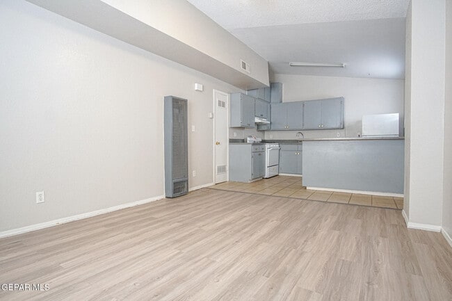 Foto del edificio - 3403 Pershing Dr