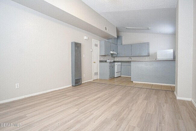 Building Photo - 3403 Pershing Dr