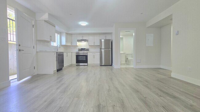 Building Photo - 13633 Blaney Rd