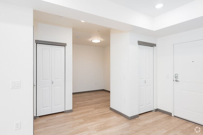 Estudio + sala de estar, 1BA - 520SF - Sixth & Alder