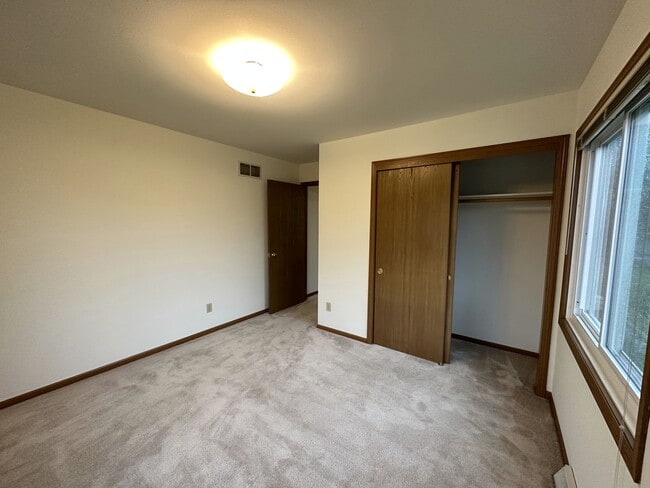 Building Photo - 2051 Cliff Alex Ct S