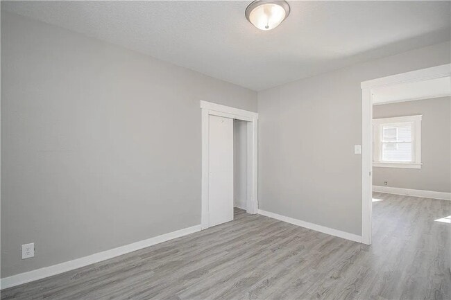 Building Photo - 409 3rd St