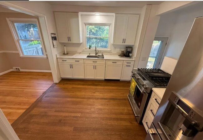 Foto del edificio - 2865 Central St