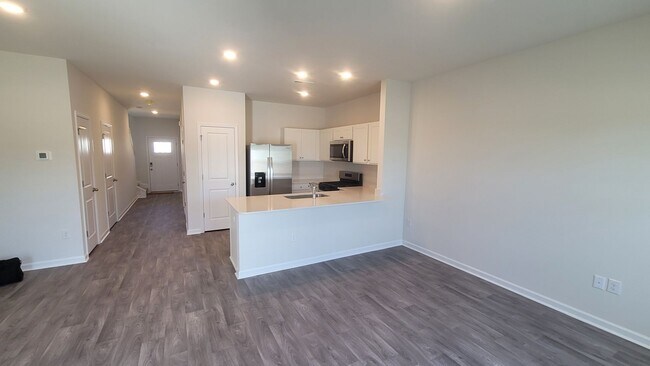 Foto del edificio - Beautiful New Townhome for Military Tenant