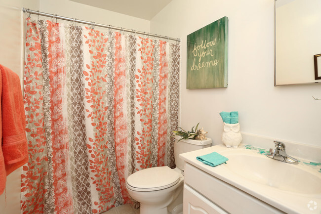 Baño - Greenbriar Hills Apartments