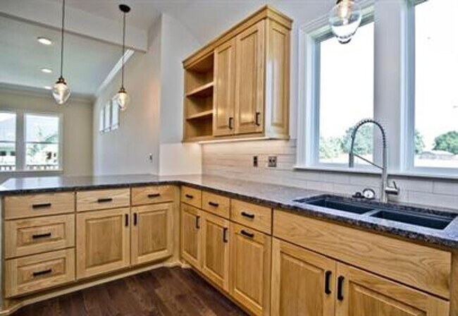Building Photo - Charming craftsman-style energy efficient ...