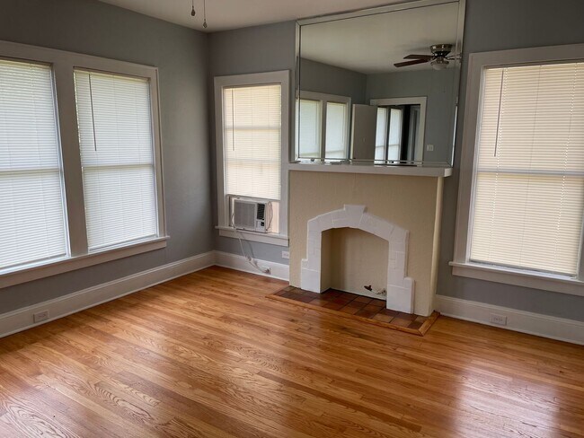 Foto del edificio - South Highlands Apartment, All Appliances Included