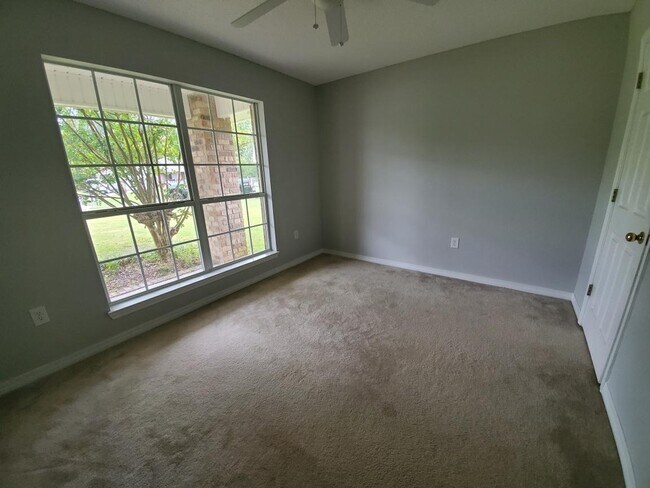 Building Photo - 4918 Chads Cir