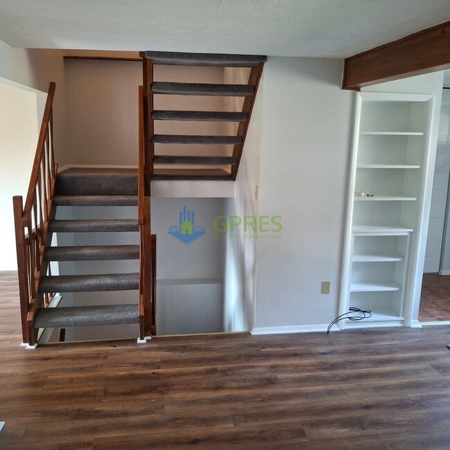 Building Photo - 111 Lebeouf Dr