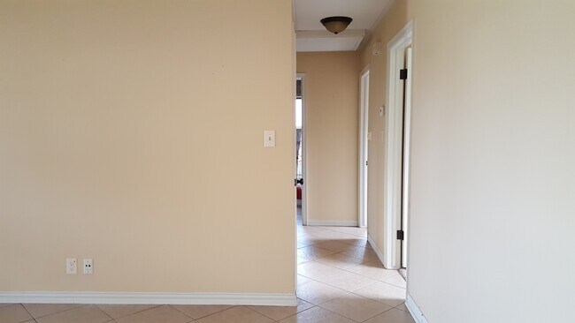 Foto del edificio - 933 Macklyn Ln