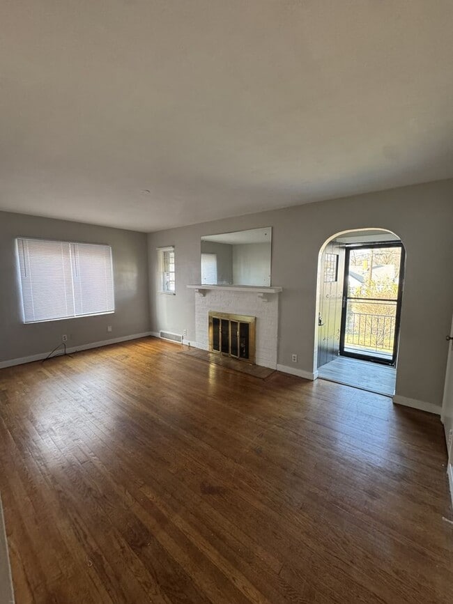 Building Photo - Welcome to this charming 2-bedroom, 1-bathroom home located in Dayton, OH*