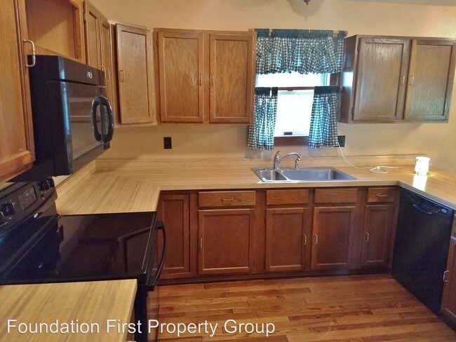 Building Photo - 4 br, 2.5 bath House - 12 Lincoln Cove