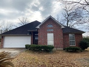 Building Photo - 1808 Erin Dr
