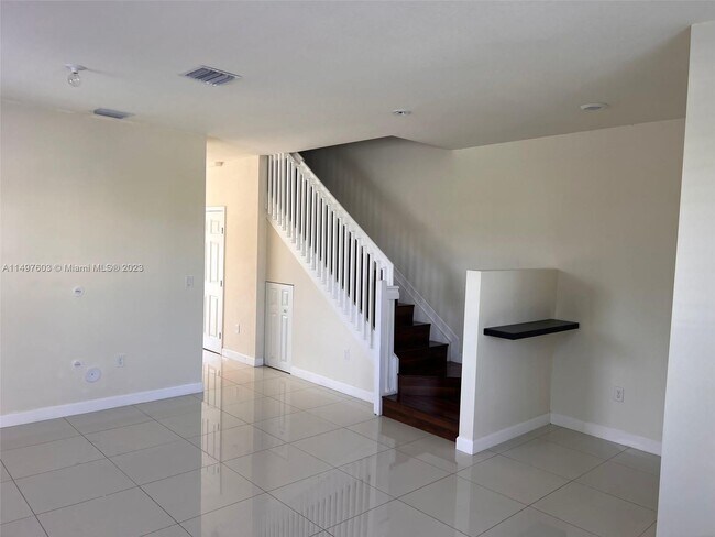 Building Photo - 3336 W 105th Terrace