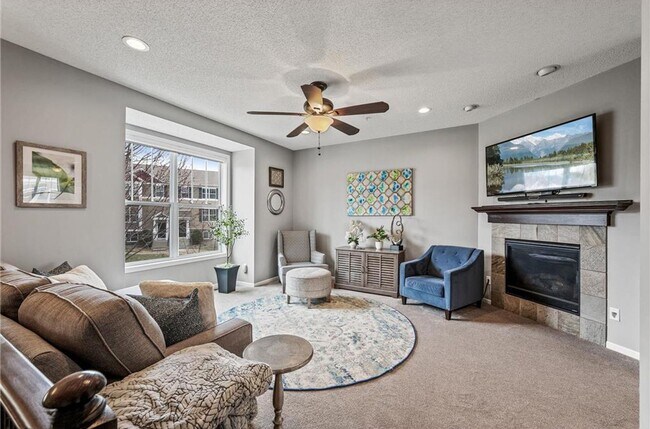 Foto del edificio - Gorgeous 3-Level Luxury Townhome in Upscal...