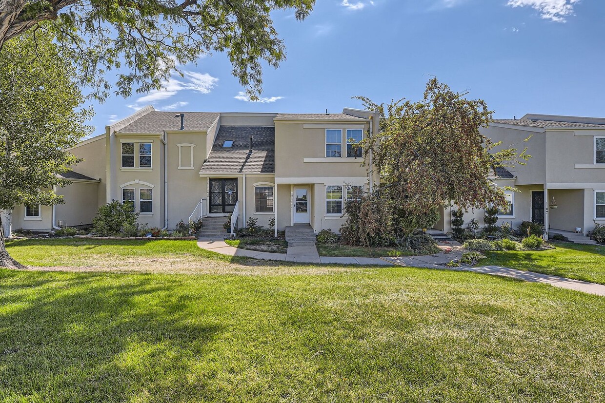 Primary Photo - Evolve Real Estate: Available 9/15 Spaciou...