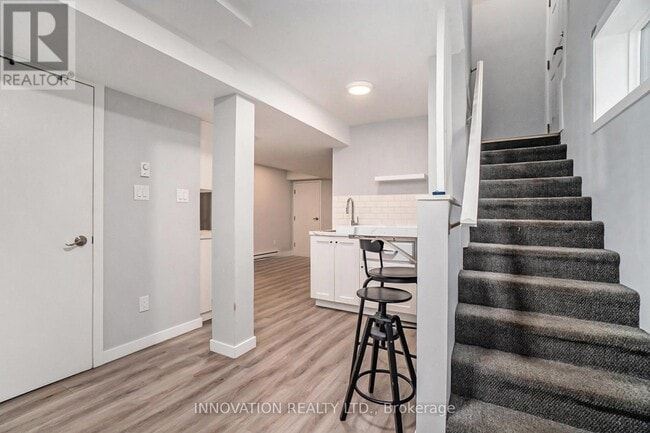 Photo du bâtiment - 1675 Baseline Rd