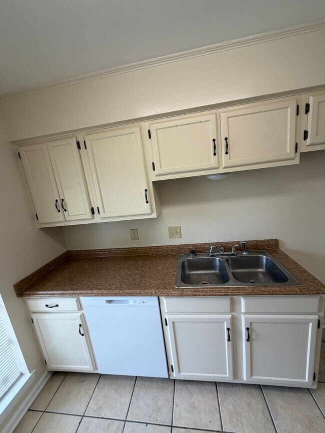 Foto del edificio - 8154 Jefferson Park Dr