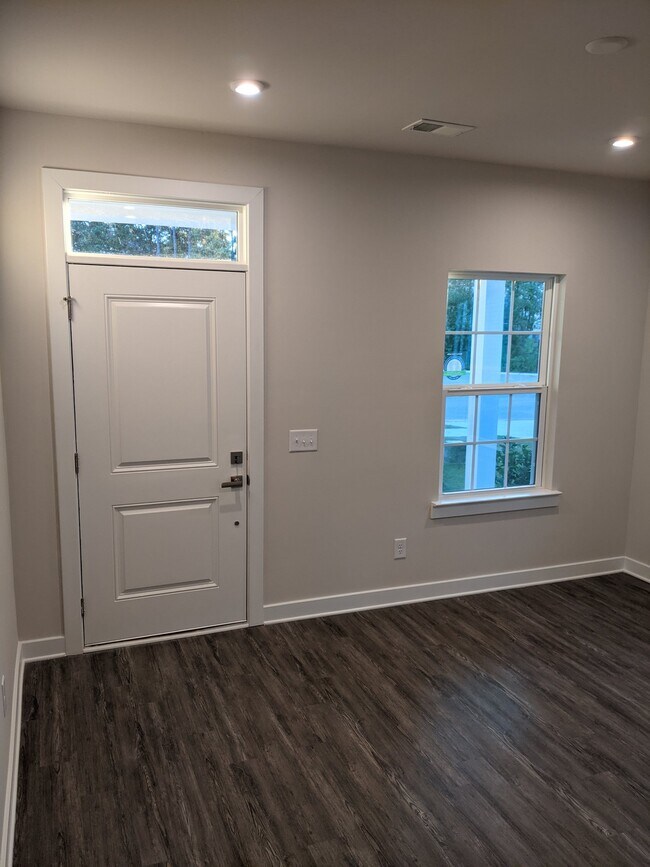 Foto del edificio - 155 Country Oaks Ln