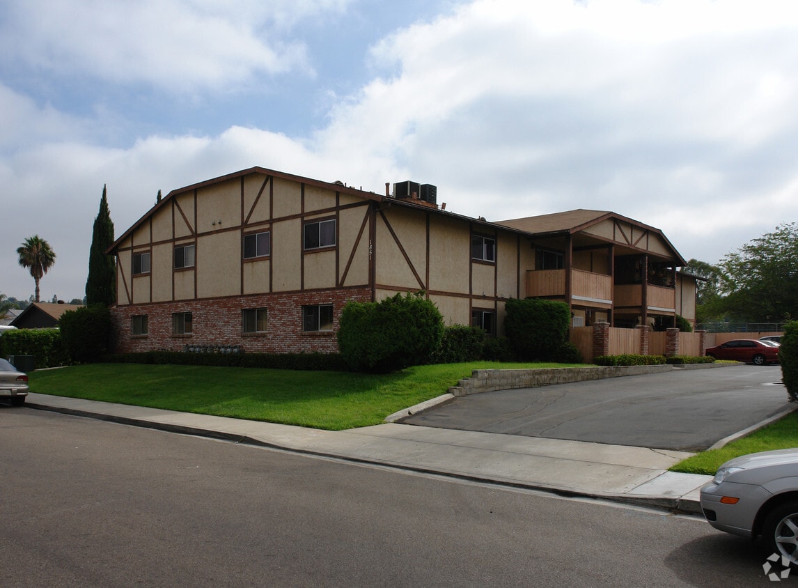 Primary Photo - 1851 Pepper Valley Ln