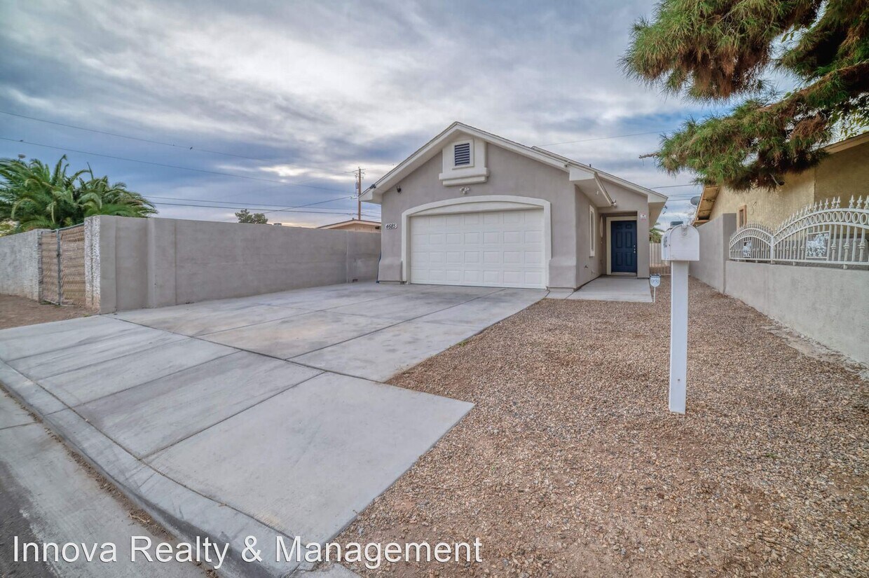 Primary Photo - 3 br, 2 bath House - 4685 E Utah Ave