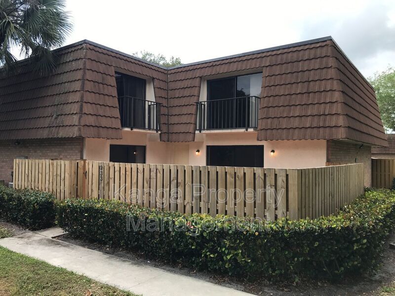 Primary Photo - 233 Charter Way