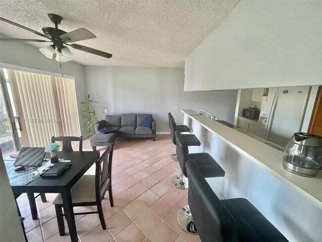 Foto del edificio - 5200 NE 6th Ave