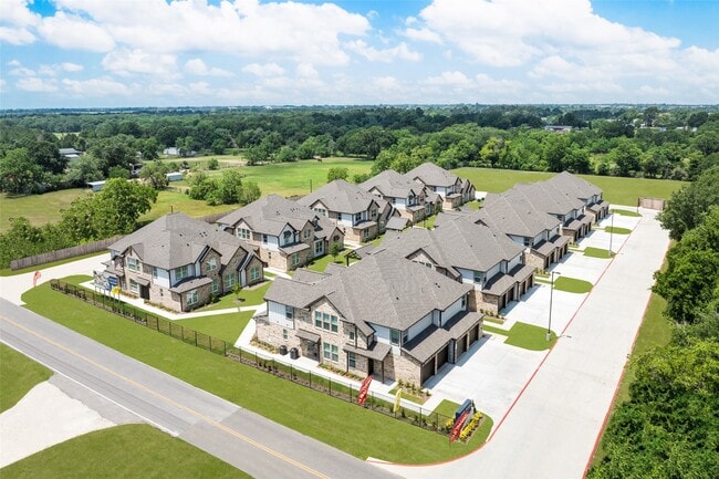 Building Photo - 239 Pk Pl Cir