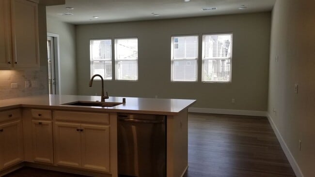 Building Photo - 2 br, 2 bath House - 1661 Spring Street, #233